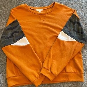 Juniors Medium, Fall Sweatshirt